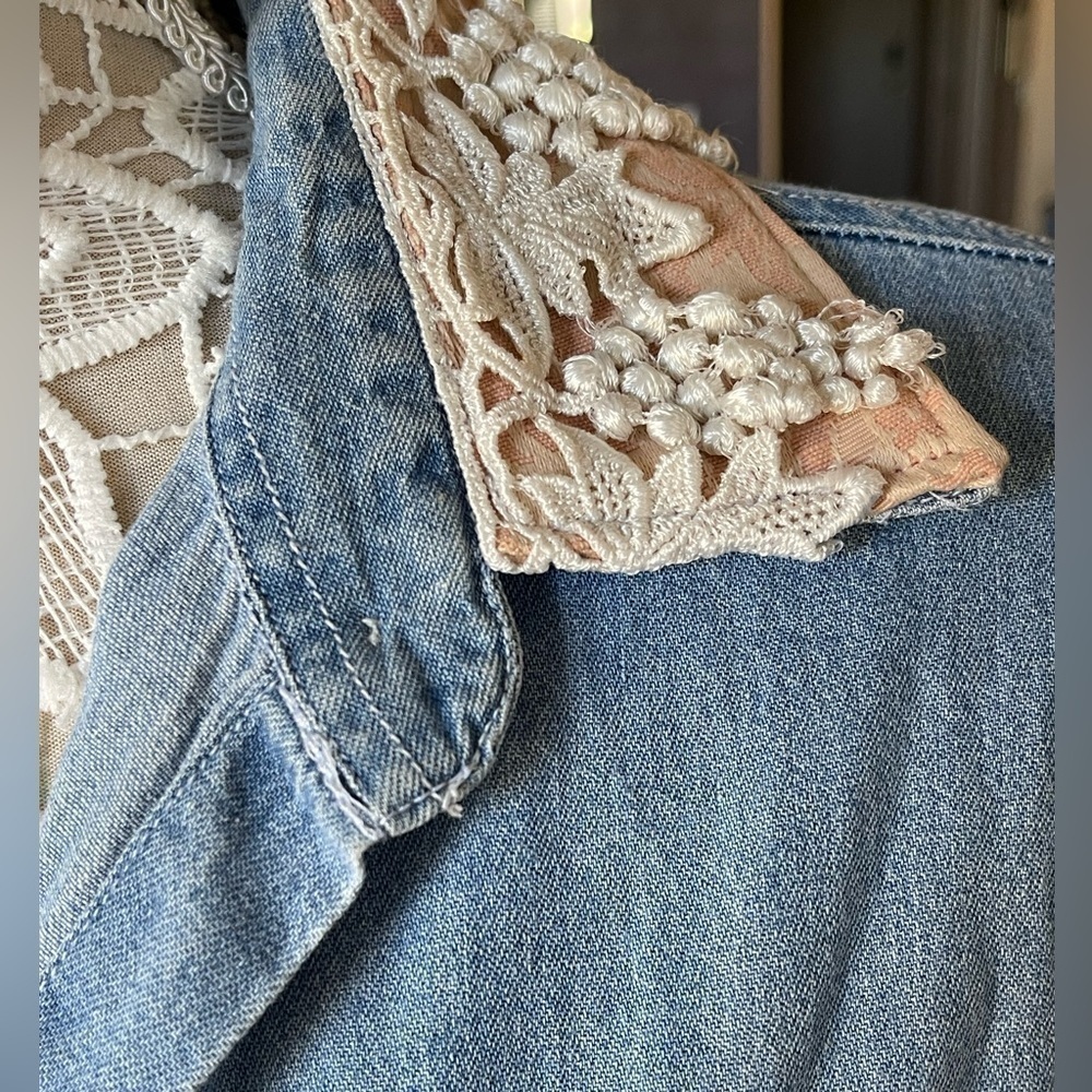 Vintage Great Aunt Nina unique lace and denim shirt. - Picture 8 of 10